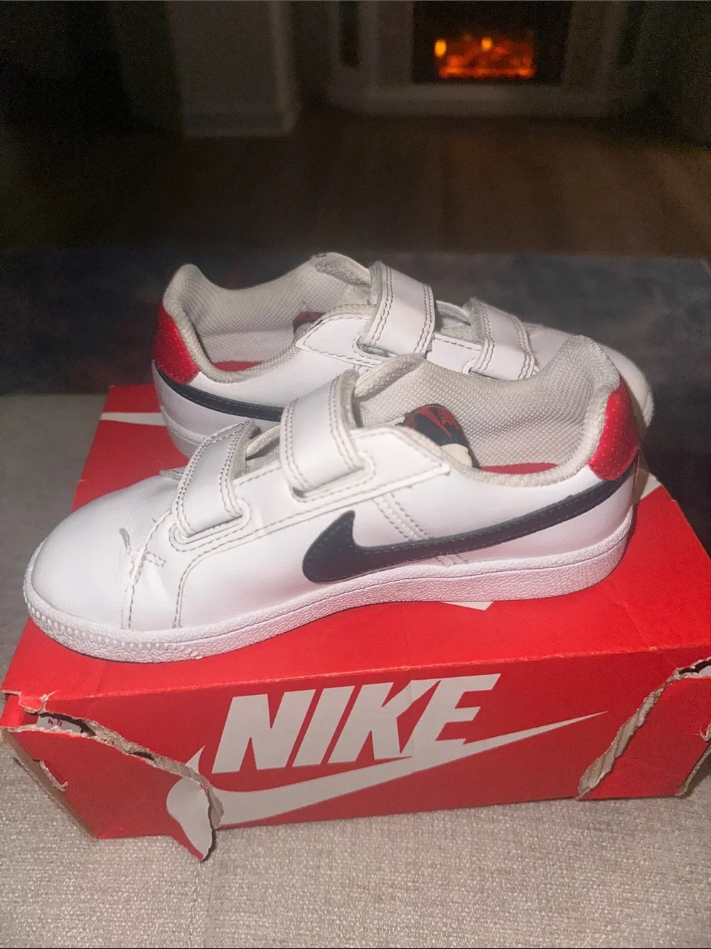 Nike Kids White Black Red Low-Top Velcro Sneakers